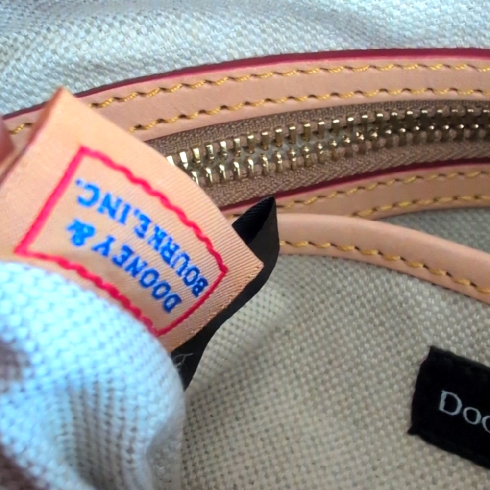 Dooney & Bourke Maritime Hobo Sac NWOT - Picture 10 of 16